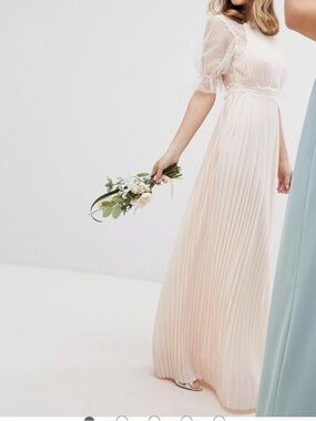 TFNC Petite Pleated Maxi
Bridesmaid Dress With Spot
Mesh Frill Detail Sz 12